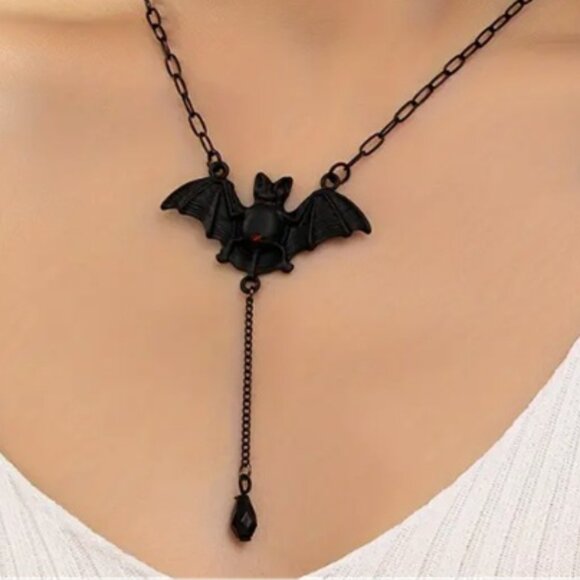 Vintage Gothic Bat Pendant Necklace Black Chain with Red Gemstone Eyes - Picture 1 of 5